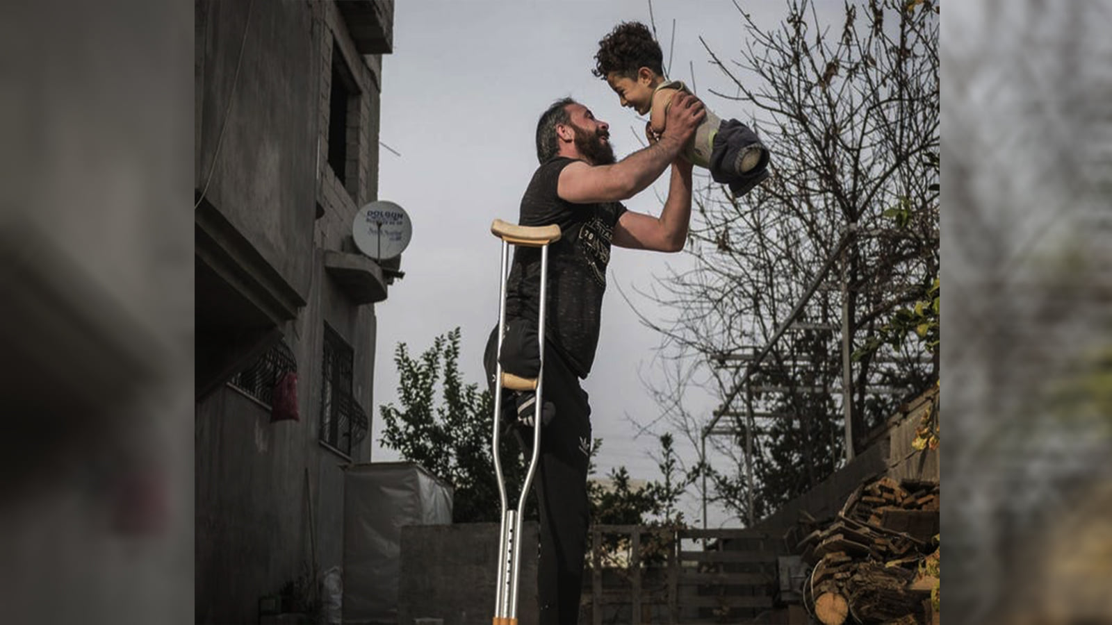 كيف غيرت مسابقة للصور حياة لاجئ سوري وطفله